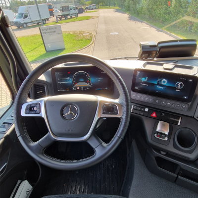 Actros 3-Achser Abrollkipper 6x2