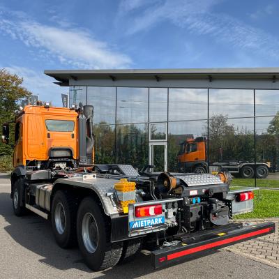 Arocs 3-Achser Abrollkipper 6x4