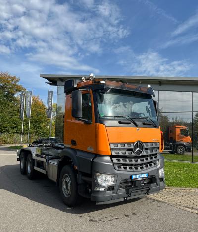 Arocs 3-Achser Abrollkipper 6x4